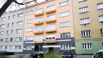 School Apartment by metro stop Vyšehrad