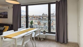 Cozy Apartment with Big Terrace - Karlín