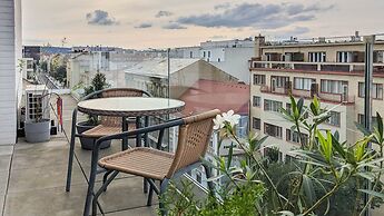 Cozy Apartment with Big Terrace - Karlín
