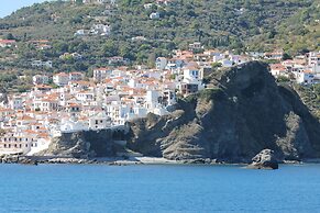 Maeiz Skopelos