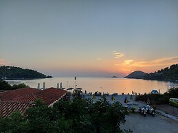 Maeiz Skopelos