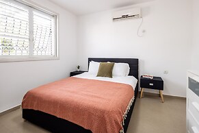 Poleg Serenity Villa by Sea N' Rent