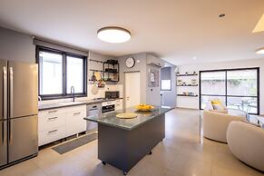 Poleg Serenity Villa by Sea N' Rent
