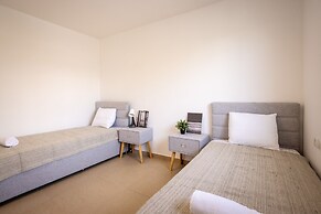 Poleg Serenity Villa by Sea N' Rent