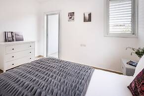 Poleg Serenity Villa by Sea N' Rent