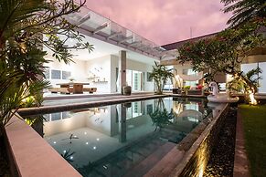 Luxury PrivatePoolVilla Lumiere Dewi Sri