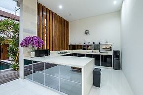 Luxury PrivatePoolVilla Lumiere Dewi Sri