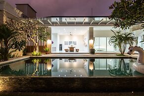 Luxury PrivatePoolVilla Lumiere Dewi Sri