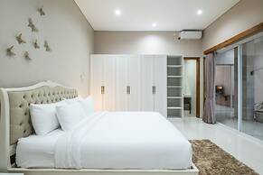 Luxury PrivatePoolVilla Lumiere Dewi Sri