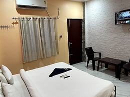 Goroomgo Four Season Guest House Varanasi