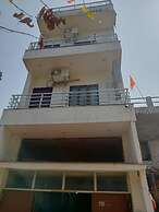 Goroomgo Four Season Guest House Varanasi