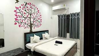 Goroomgo Four Season Guest House Varanasi