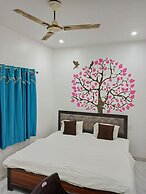 Goroomgo Four Season Guest House Varanasi