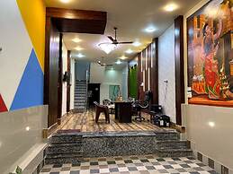 Goroomgo Four Season Guest House Varanasi