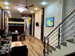 Goroomgo Four Season Guest House Varanasi