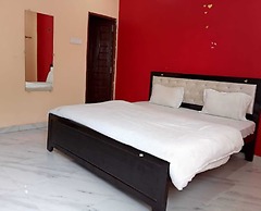 Goroomgo Four Season Guest House Varanasi