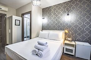 Room in Guest Room - Deluxe Double Room 4