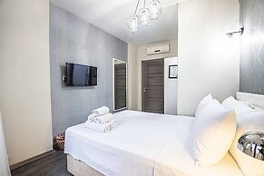 Room in Guest Room - Deluxe Double Room 4