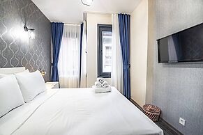 Room in Guest Room - Deluxe Double Room 4