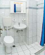 Anna's Studios & Apartments