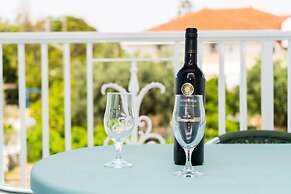 Anna's Studios & Apartments