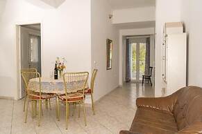 Anna's Studios & Apartments