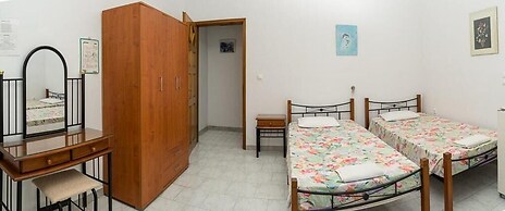 Anna's Studios & Apartments