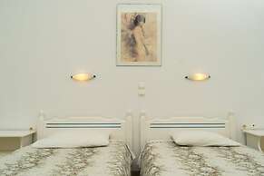 Anna's Studios & Apartments