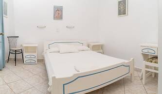 Anna's Studios & Apartments