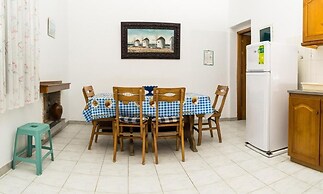 Anna's Studios & Apartments