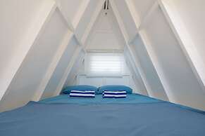 Costas De Liwa Bar & Beach Resort