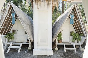 Costas De Liwa Bar & Beach Resort