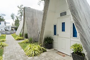 Costas De Liwa Bar & Beach Resort