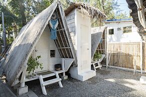 Costas De Liwa Bar & Beach Resort