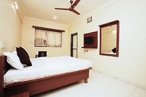 Hotel Della Comfort near Ambreshwar Shiv Mandir, Ambernath