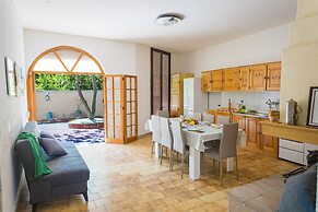 Villetta Rosa Con Attico Near The Sea