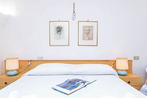 La Lampara House