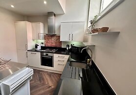 Stylish modern flat in SW London