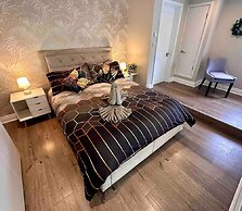 Stylish modern flat in SW London