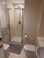 Stylish modern flat in SW London