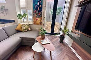 Stylish modern flat in SW London