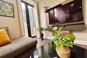 Stylish modern flat in SW London