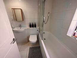 Stylish modern flat in SW London