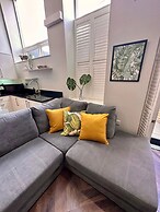 Stylish modern flat in SW London