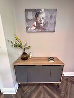 Stylish modern flat in SW London