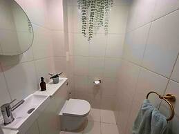 Stylish modern flat in SW London