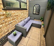 Stylish modern flat in SW London