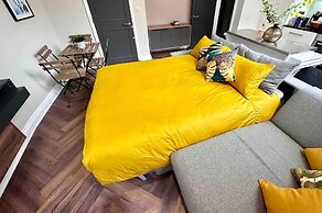 Stylish modern flat in SW London