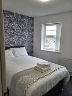 Impeccable 4-bed House in Leicester