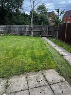 Impeccable 4-bed House in Leicester